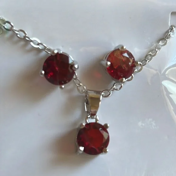 NEW EFFY Faux Ruby silver tone necklace & pierced earrings in EFFY Pouch - Picture 3 of 4